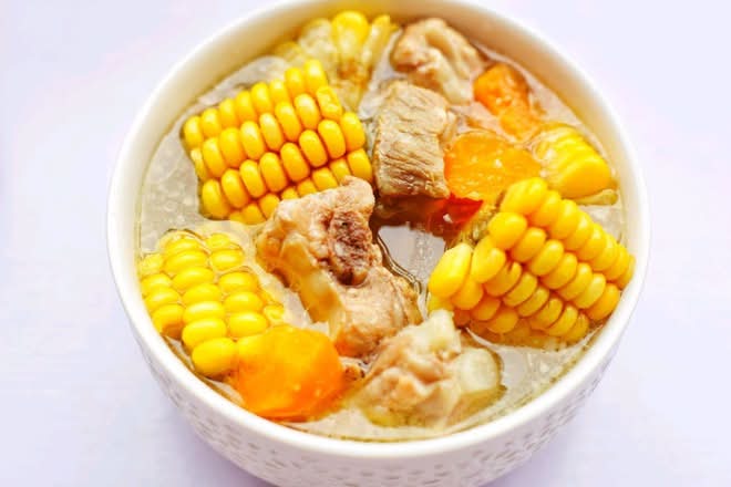Q7 Corn soup with pork ribs 益胃排骨玉米炖盅